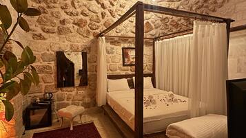 ASUR 7 | Minibar, desk, laptop workspace, free WiFi