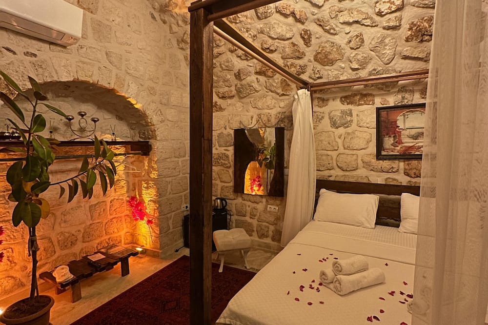 Şahmeran Otel Cafe Restoran - Geçit