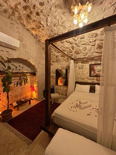 Şahmeran Otel Cafe Restoran 