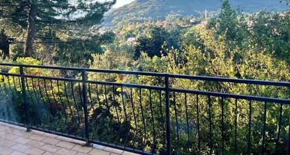 Country house, beautiful view, ideally located in Ardèche