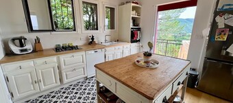 Country house, beautiful view, ideally located in Ardèche 