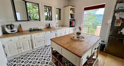 Country house, beautiful view, ideally located in Ardèche