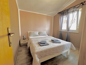 1 bedroom, free WiFi, bed sheets