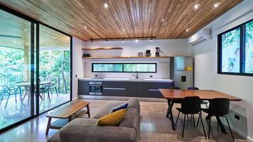 Premium Loft (Studio #2) | 4 bedrooms, free WiFi