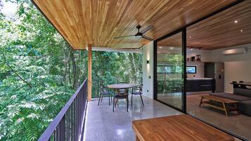 Premium Loft (Studio #2) | Free WiFi