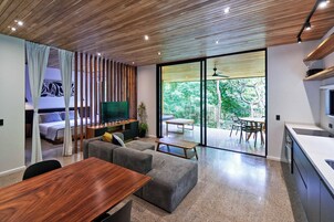 Premium Loft (Studio #2) | Free WiFi