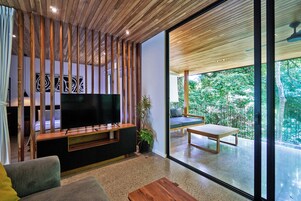 Premium Loft (Studio #2) | Free WiFi