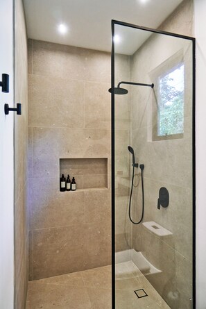 Premium Loft | Bathroom
