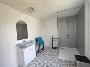 Shower, toilet paper - Maison Bretonne à la Pointe du Raz (Plogoff)