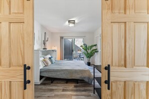 3 Schlafzimmer, Schreibtisch, Bügeleisen/Bügelbrett, Reisekinderbett