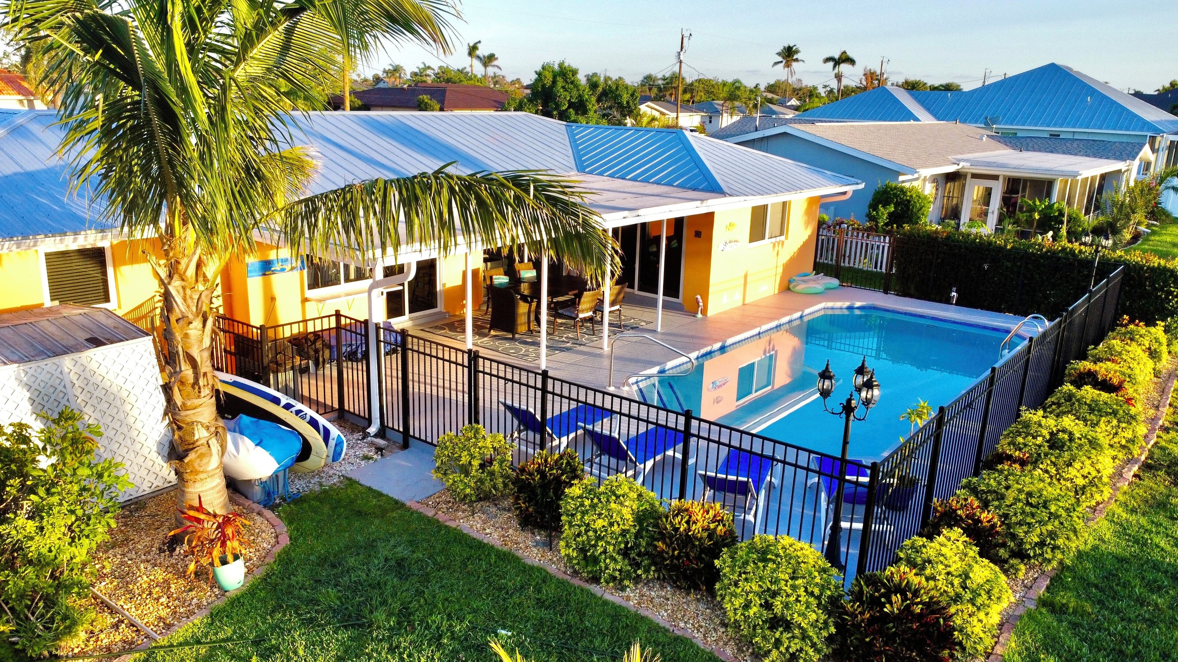 Cozy Waterfront 3BR/2BA home/heated pool/gulf access/quiet neighborhood