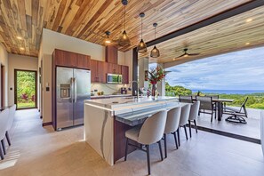 Fridge, microwave, oven, stovetop - Splendid Newly Built Luxury and Private Villa (Savegre)