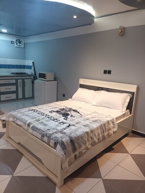 Kamar Comfort, 1 kamar tidur, kamar mandi pribadi | Tempat tidur Select Comfort, Wi-Fi gratis, dan seprai linen