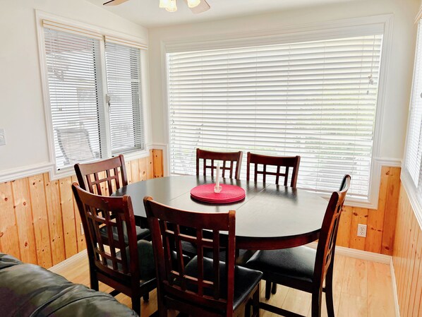 Dining room - Peachland Beach Resort (Peachland)