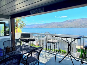 Classic Cabin 15 - 2 Queen Bedrooms, 1 Bathroom, Kitchen & Lakefront Views | Balcony - Peachland Beach Resort (Peachland)