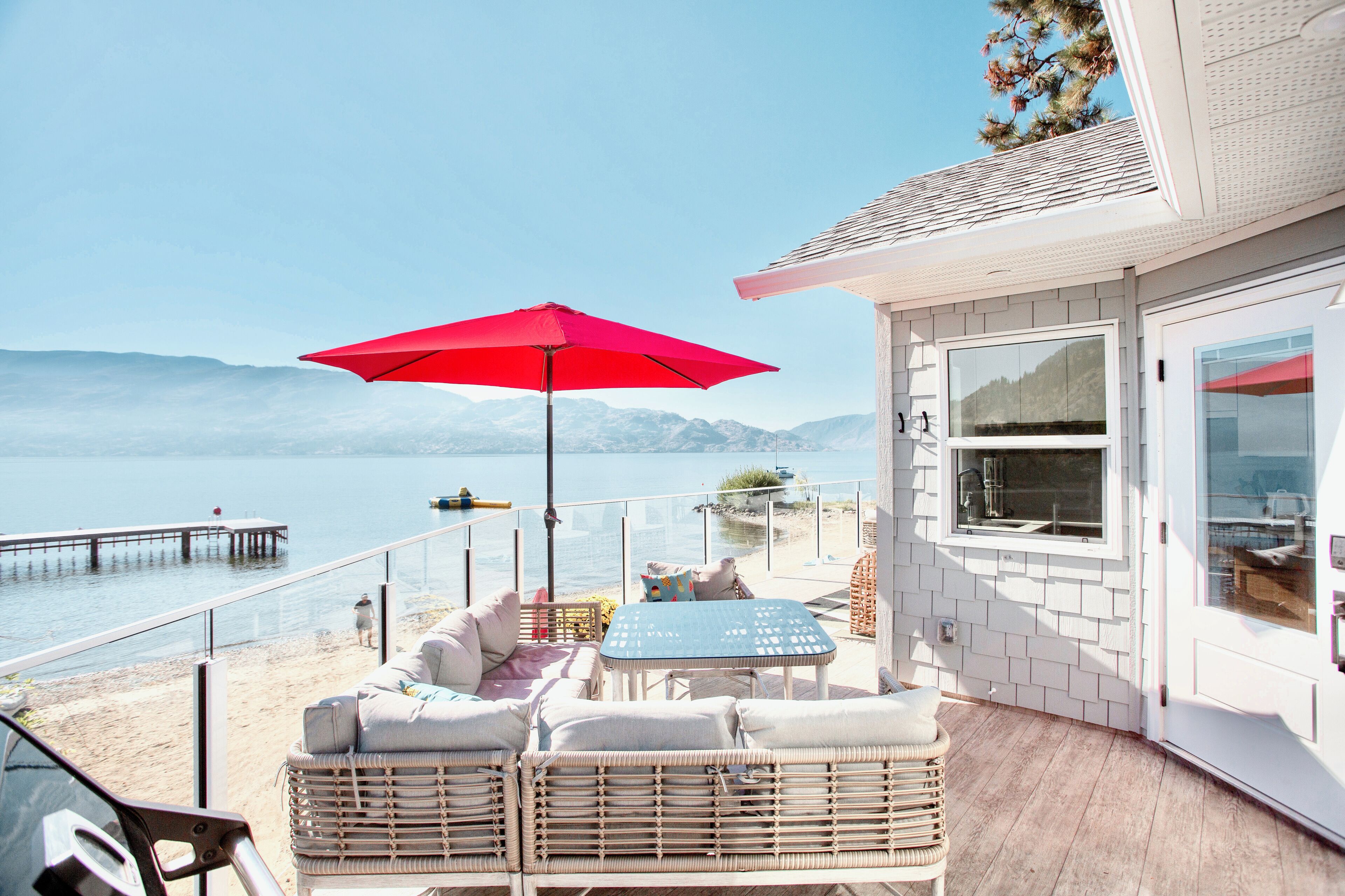 Classic Cabin 10 - 2 Queen Bedrooms +  2 Single and Sofa Bed, 1 Bathroom, Kitchen & Beachfront Views | Terrace/patio