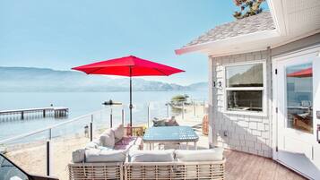 Classic Cabin 10 - 2 Queen Bedrooms + 2 Single and Sofa Bed, 1 Bathroom, Kitchen & Beachfront Views | Terrace/patio