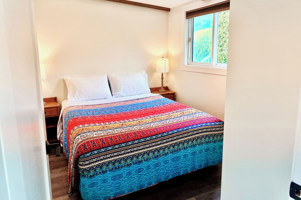Classic Cabin 14 - 2 Queen Bedrooms + 1 Single Pull-out Couch, 1 Bathroom, Kitchen & Lakefront View | 2 bedrooms, desk, laptop workspace, iron/ironing board