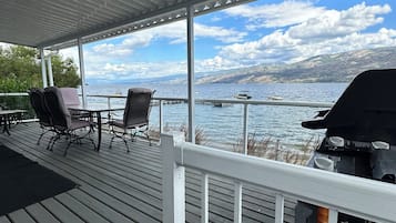 Classic Cabin 7 - 2 Queen Bedrooms + Double Sofa Bed, 1 Bathroom, Kitchen & Beachfront Views | Terrace/patio