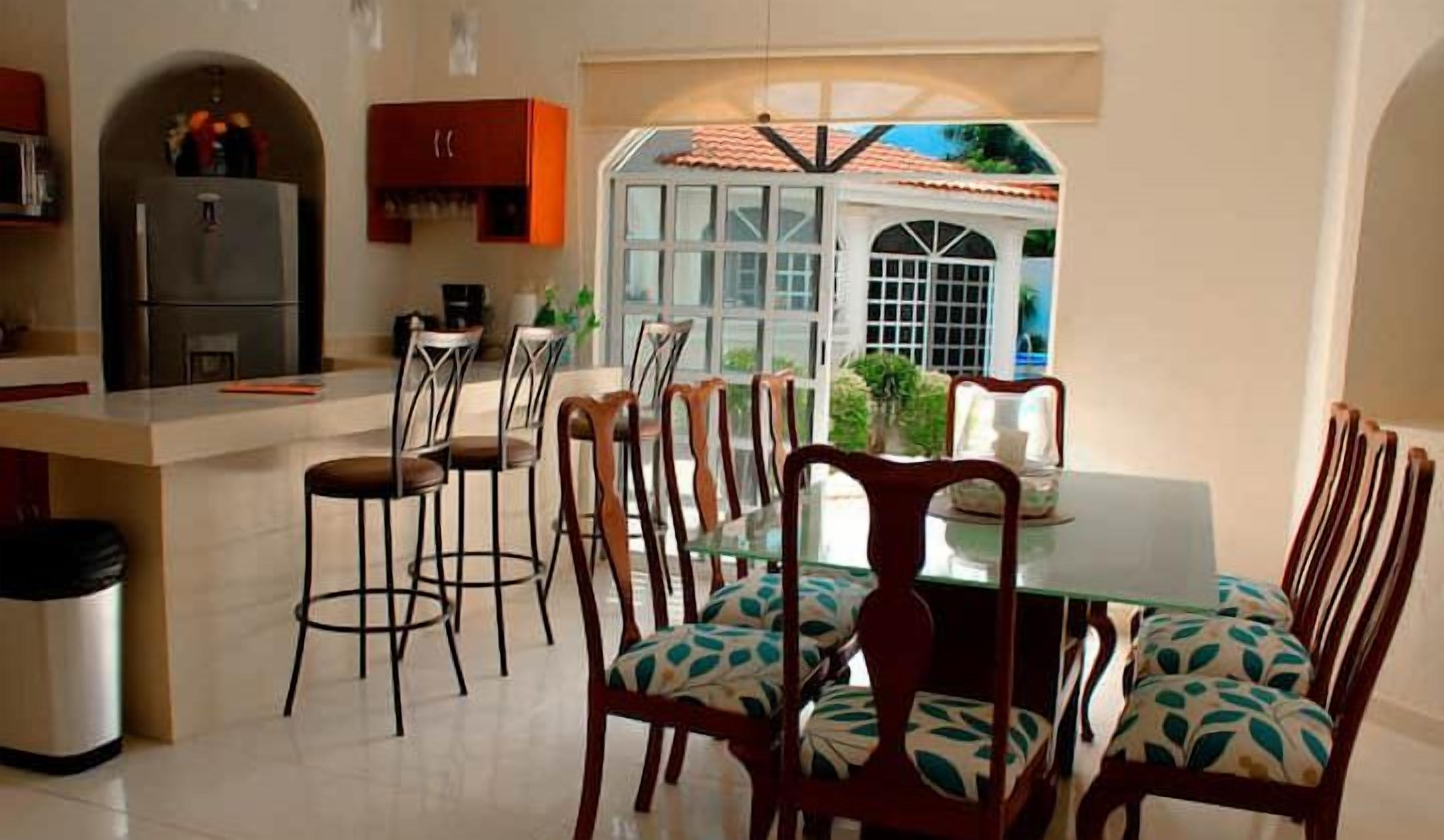 Casa familiar, aire acondicionado | Cocina privada | Refrigerador y microondas 