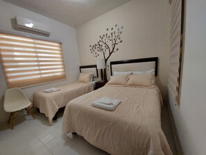 Family House, Air conditioning | Egyptian cotton sheets, premium bedding, down duvets, memory-foam beds - Hospedaje Serenity Home Mérida (Mérida)