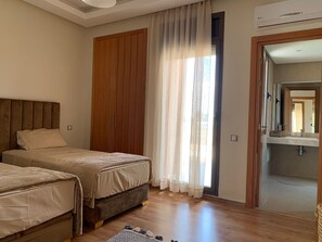 3 bedrooms, WiFi, bed sheets - Villa & Piscine Privée 10 mn a Aeroport Marrakech (Marrakesh-Safi)