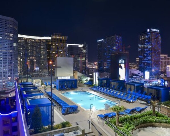 Outdoor pool - Studio Efficiency at Polo Towers! (Las Vegas)