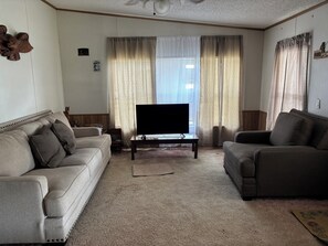 Smart TV - Country fishing paradise (Moore Haven)