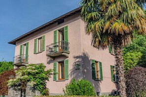 Front of property - Villa Gard by Wonderful Italy (Bellagio)