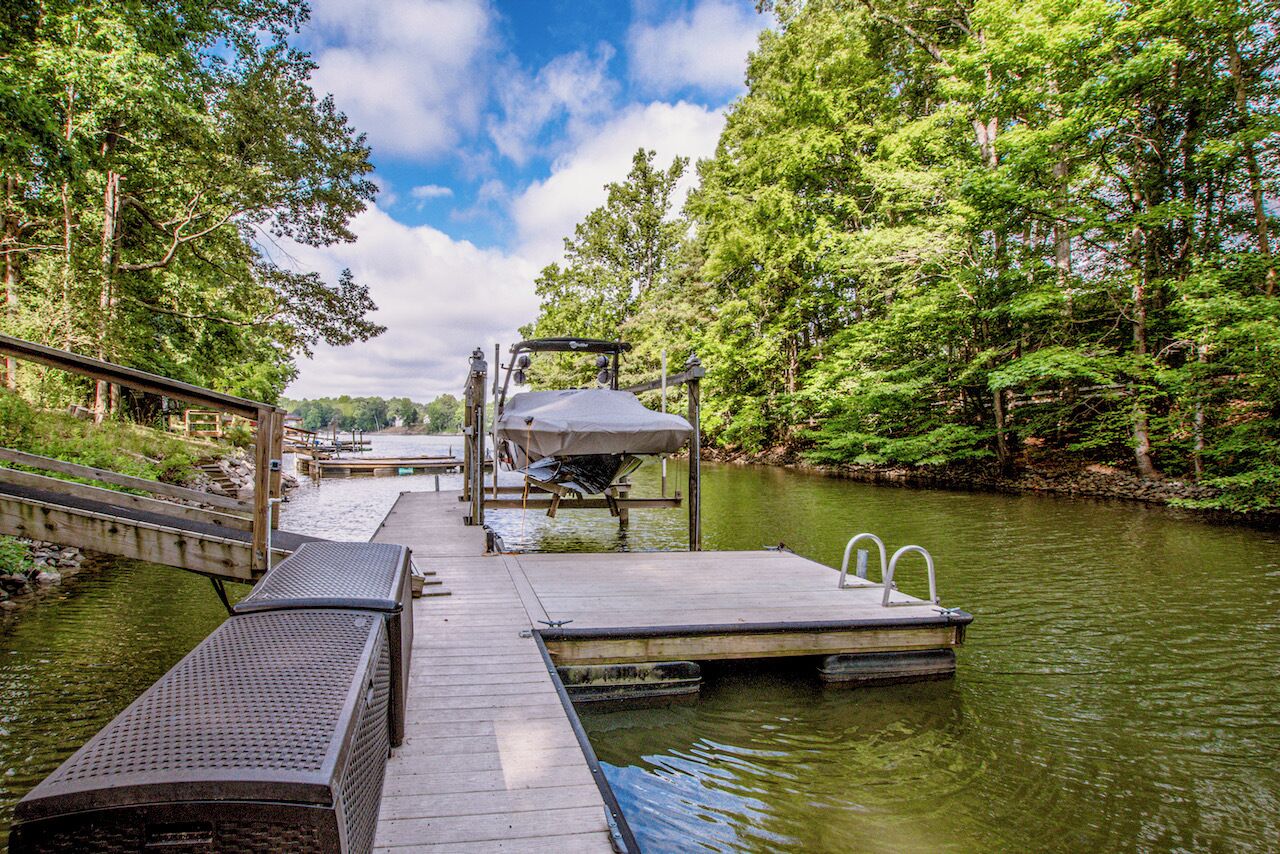 New listing! Waterfront cottage w/boat dock, hot tub