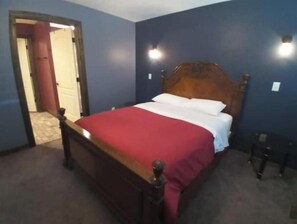 4 Schlafzimmer, Schreibtisch, Bügeleisen/Bügelbrett, Reisekinderbett