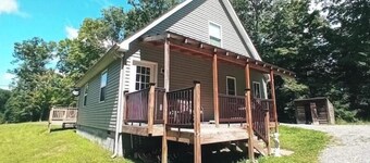 Roomy House on 2 private acres above the cliffs at Summersville Lake

