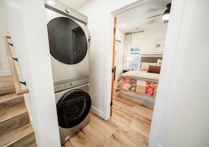 2 bedrooms, iron/ironing board, travel cot, free WiFi - Remote 2-bedroom house in beautiful Flagstaff with AC (Flagstaff)