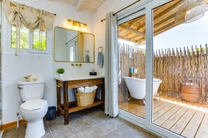 Een douche, handdoeken