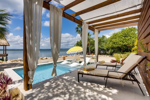 Comfortable designer house in Maya Beach w/ Pool