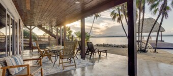 Luxury Waterfront 3bd Villa w. Pool + Dock