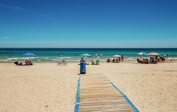 بالقرب من الشاطئ