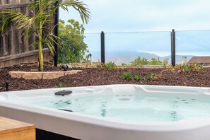 Outdoor spa tub - Mountain Views/Hot Tub/Arcade Games/ Luxury Home! (San Diego)