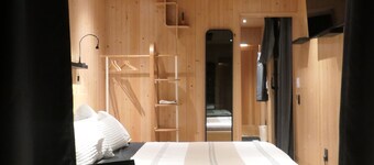 Cozy new cabin in Tofino, blend of luxury and nature. Close to beaches and town