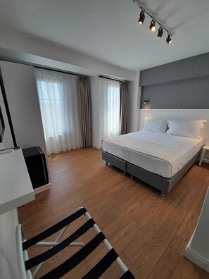 Deluxe Double Room | Premium bedding, minibar, free WiFi, bed sheets - Adaloca Otel (Bozcaada)
