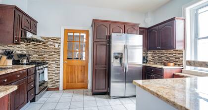 8BR/3.5BA Home by Tropicana & Boardwalk