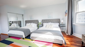 8 slaapkamers, een strijkplank/strijkijzer, gratis wifi, beddengoed