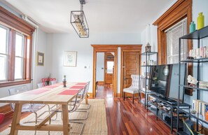 Dining - 8BR/3.5BA Home by Tropicana & Boardwalk (Atlantic City)