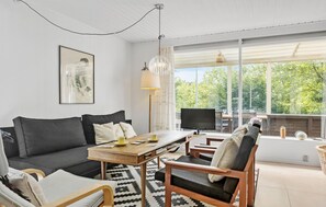 TV, fireplace - Gorgeous home in Rødekro with WiFi (Rødekro)