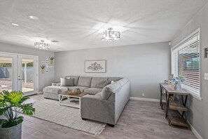 智能电视、立体声音响