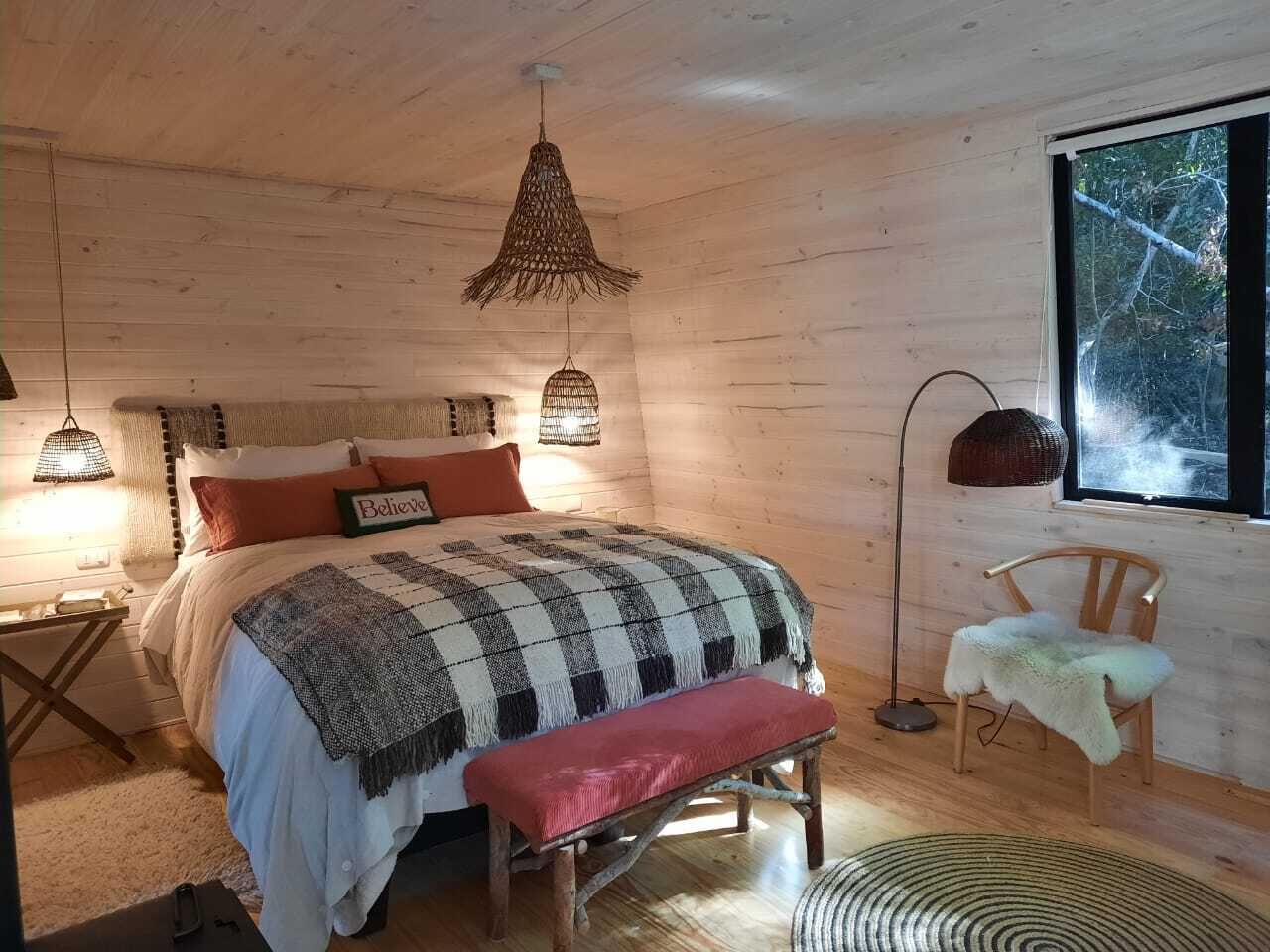 3 bedrooms, desk, WiFi, bed sheets