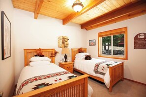 3 habitaciones, escritorio, tabla de planchar con plancha y wifi gratis