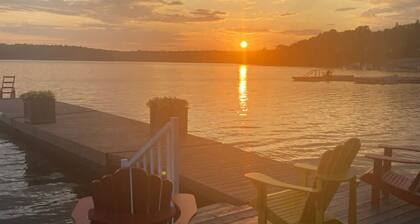 Sunset Lakeside Escape on Beautiful Wilson Lake in Port Loring