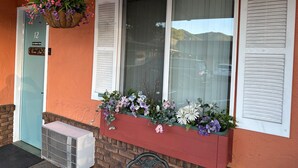 Exterior detail - Cherry's Villa 14 (Grants Pass)
