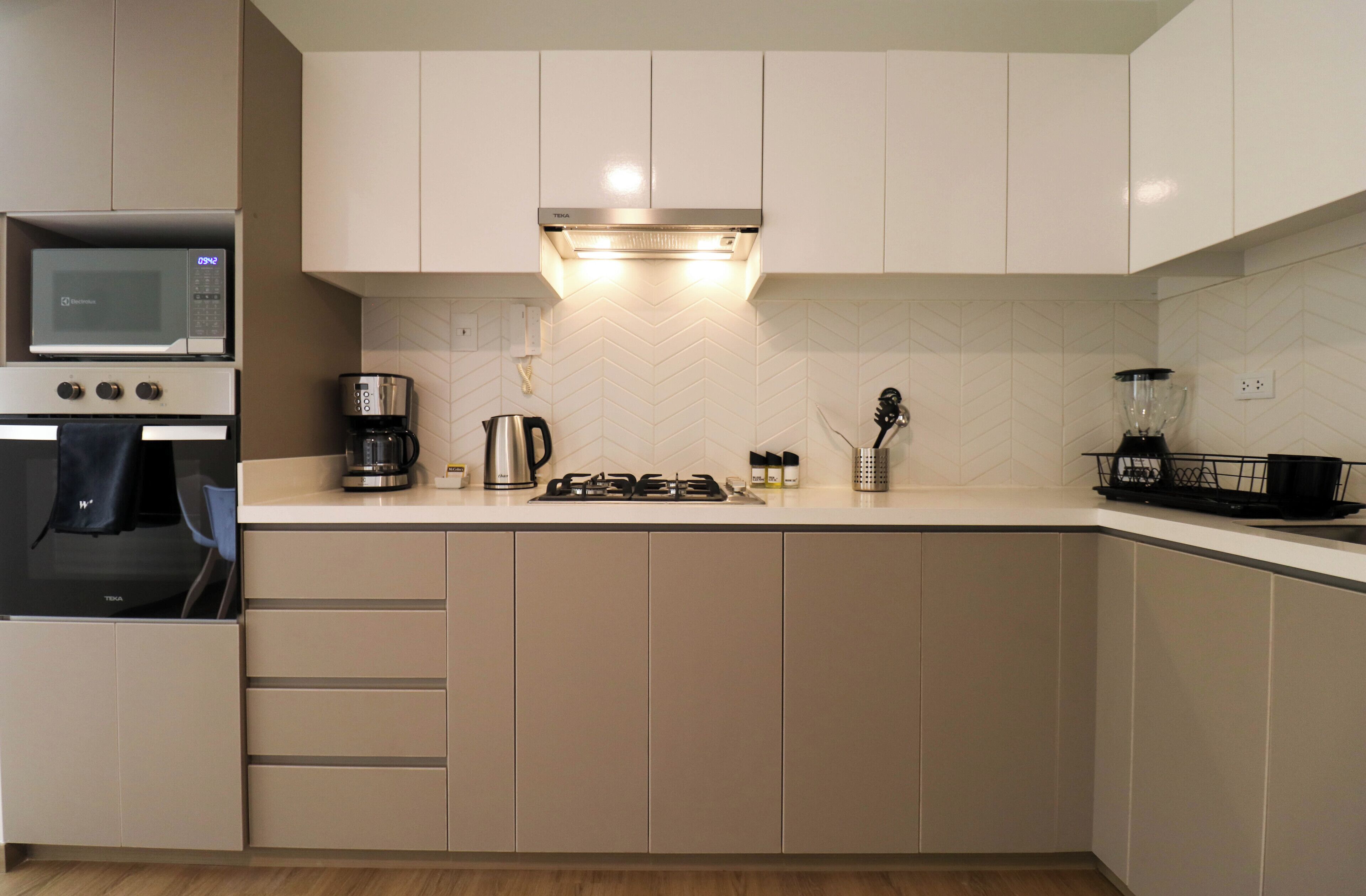 Refrigerador, microondas, horno, cafetera/tetera